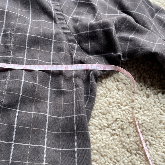 Dockers XL stain resistant, wrinkle free grey plaid button down shirt - Picture 5 of 7